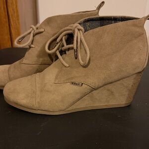 BONGO Taupe Lace-Up Wedge Shoes